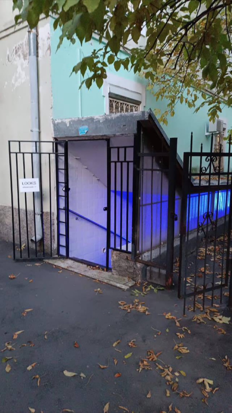 Вход в шоурум LOOKS